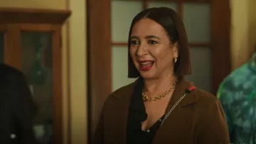 Laura Lombardi Portrait Collar Necklace worn by Molly Novak (Maya Rudolph) as seen in Loot (S01E08)