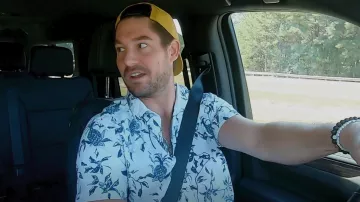 Rodd & Gunn Featherson Sports Fit Shirt usado Craig Conover como se ve en el programa de televisión Southern Charm (Temporada 8 Episodio 5)