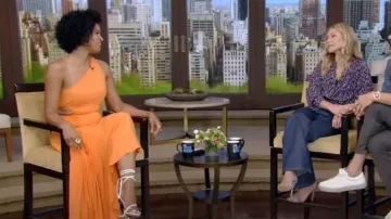 A.L.C. Delfina Robe plissée à dos ouvert portée par Renée Elise Goldsberry vue en LIVE avec Kelly et Ryan le 29 juillet 2022