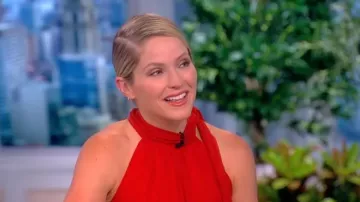 Theory Halter Bow Silk Top usado por Sara Haines como se ve en The View el 28 de julio de 2022