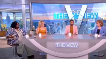 Staud Maxi Stretch Cotton Fit & Flare Dress usado por Sara Haines como se ve en The View el 01 de agosto de 2022