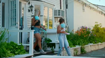 Vans Old Skool Sneakers worn by Emelye Ender as seen in Forever Summer: Hamptons (S01E01)