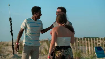 Camiseta Bing Surf Dark Seas usada por Habtamu Coulter en Forever Summer Hamptons (S01E01)