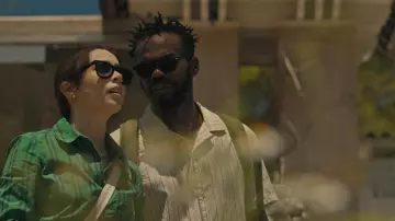 Ray-Ban Wayfarer sunglasses worn by Emma (Cristin Milioti) as seen in The Resort TV show outfits (S01E03)