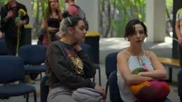H&M Cotton-blend Sweatshirt worn by Fiona Palomo as seen in Control Z (S02E01)