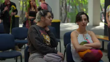 Sweat-shirt H&M Cotton-blend porté par Fiona Palomo vu dans Control Z (S02E01)
