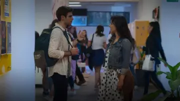 Robe H&M Airy portée par Sofía (Ana Valeria Becerril) vue dans Control Z (S02E02)