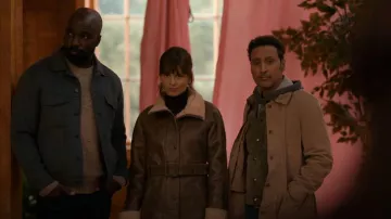 Veste Reiss Jagger portée par Ben Shakir (Aasif Mandvi) telle que vue dans les tenues de la série télévisée Evil (saison 3 épisode 7)