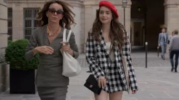 Veronica Beard Miller Dickey Chaqueta usada por Emily Cooper (Lily Collins) como se ve en Emily en París (S01E03)