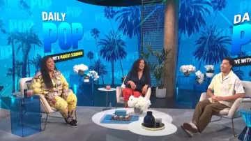 Chemise à manches courtes rayée Freedom of Space portée par Marcus Scribner comme on le voit dans E! News Daily Pop le 05 août 2022