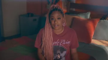 Merch Traffic Graph­ic Tee worn by Phoebe Robinson as seen in Everything's Trash (S01E01)