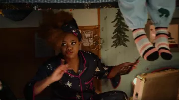 Out From Under Starry Night Sleep Shirt porté par Kourtney (Dara Reneé) vu dans High School Musical: The Musical: The Series (S03E02)