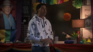 Rag & Bone City Terry Butterfly Print Hoodie usado por Andre Johnson, Jr. (Marcus Scribner) como se ve en grown-ish (S05E03)