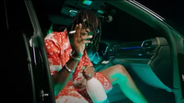 La chemise à manches courtes monogram bandana Louis Vuitton portée par dans le clip AQUA de RK portée par Koba LaD dans le clip RK - AQUA Ft. Koba LaD (Clip officiel)