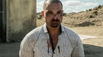 La camisa con estampado cruzado de Maceoo usada por Nacho Varga (Michael Mando) en la serie Better Call Saul (Temporada 6 Episodio 3)