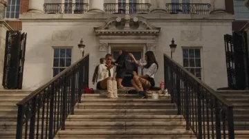 Schutz Maryana Croc Botas de tacón alto en relieve usadas por Julien Calloway (Jordan Alexander) como se ve en Gossip Girl (Temporada 1 Episodio 1)