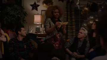 Vince Camuto Leopard Jacquard Blazer porté par Kourtney (Dara Reneé) vu dans High School Musical: The Musical The Series (S02E01)