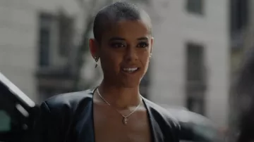 Shashi Lilith Huggies usado por Julien Calloway (Jordan Alexander) como se ve en Gossip Girl (S01E01)