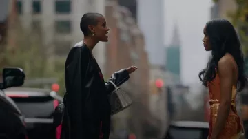 Bvlgari Serpenti Forever Crossbody Bag porté par Julien Calloway (Jordan Alexander) vu dans Gossip Girl (S01E01)