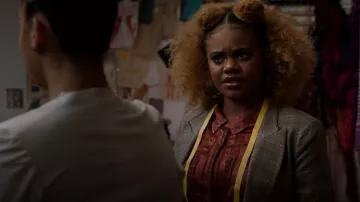 INC International Concepts Ruffled Snake-Embossed Top porté par Kourtney (Dara Reneé) comme on le voit dans High School Musical: The Musical: The Series (S02E05)