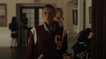 Saint Laurent Teddy Wool Blend Jacket porté par Julien Calloway (Jordan Alexander) vu dans Gossip Girl (S01E02)