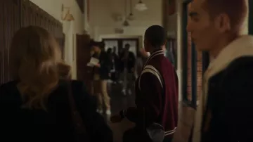 Louis Vuitton Papillon 26 Barrel Bag porté par Julien Calloway (Jordan Alexander) vu dans Gossip Girl (S01E02)