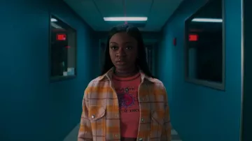 Débardeur recadré Urban Outfitters Delicate & Balance porté par Calliope Burns (Imani Lewis) vu dans First Kill (S01E02)