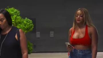 Versace Greca Border Sports Bra visto en Basketball Wives (S10E09)