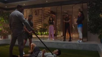 Leggings de yoga Spiritual Gangster Love Sculpt portés par Talia (Aubin Wise) comme on le voit dans First Kill (S01E03)