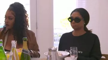 Sweat-shirt Givenchy Class-Fit Reverse-Print comme on le voit dans Basketball Wives (S10E12)