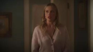 Pull Zara Knit porté par Elinor (Gracie Dzienny) vu dans First Kill (S01E04)