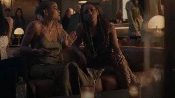 Asos Bershka Check Split Hem Mini Falda usada por Monet de Haan (Savannah Lee Smith) como se ve en Gossip Girl (S01E02)