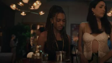 Collar Chanel Medallion Chain Link usado por Monet de Haan (Savannah Lee Smith) como se ve en Gossip Girl (S01E02)