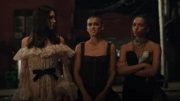 Rasario Strapless Ruffled Lamé y Velvet Gown usado por Monet de Haan (Savannah Lee Smith) como se ve en Gossip Girl (S01E02)