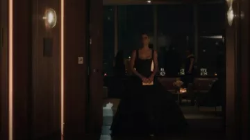 Edie Parker Jean Acrylic Box Clutch porté par Julien Calloway (Jordan Alexander) vu dans Gossip Girl (S01E02)