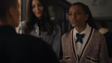 Maje Mapada Cardigan usada por Monet de Haan (Savannah Lee Smith) como se ve en Gossip Girl (S01E02)