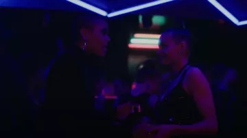 Laquan Smith Off Shoulder Catsuit porté par Julien Calloway (Jordan Alexander) vu dans Gossip Girl (S01E03)