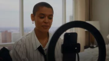 Chemise poplin surdimensionnée Banana Republic portée par Julien Calloway (Jordan Alexander) vue dans Gossip Girl (S01E04)