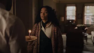 Monki Ribbed Long Sleeve Polo Top porté par Zoya Lott (Whitney Peak) vu dans Gossip Girl (S01E04)