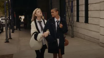 JW Anderson Cap Leather Cross Body Bag porté par Julien Calloway (Jordan Alexander) vu dans Gossip Girl (S01E04)