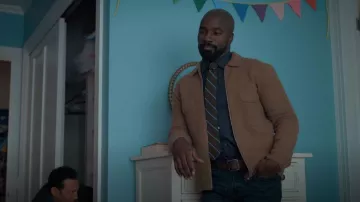 Veste Reiss Roe Hampton portée par David Acosta (Mike Colter) vue dans Evil (S02E03)