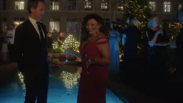Vestido Aqua Off-The-Shoulder usado por Suzanne (Tisha Campbell) como se ve en Uncoupled (S01E02)