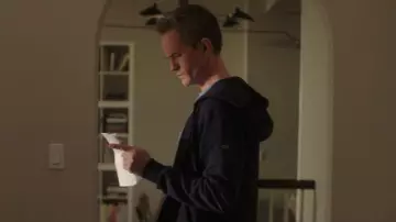 Alo Yoga Every­day Full Zip Hood­ie worn by Michael (Neil Patrick Harris) as seen in Uncoupled (S01E03)