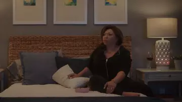 Juicy Couture Classic Joggers usados por Suzanne (Tisha Campbell) como se ve en Uncoupled (S01E05)