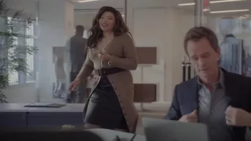 Robe Cardigan à ceinture de devinettes portée par Suzanne (Tisha Campbell) vue dans Uncoupled (S01E05)