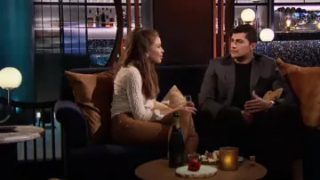 Victoria Beckham Chemise boutonnée en dentelle ajustée des années 70 portée par Gabby comme on le voit dans The Bachelorette (S19E04)