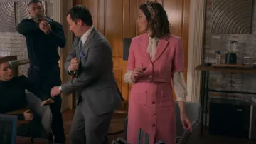 Zara Pink Cropped Blazer worn by Sophie Devereaux (Gina Bellman) as seen in Leverage: Redemption (S01E10)