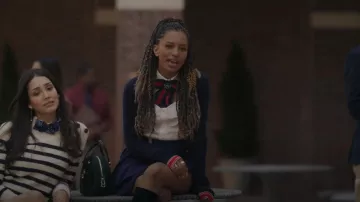 L'Agence Ariel Merino Lana y Cardigan de Mezcla de Cachemira con adornos metálicos usado por Monet de Haan (Savannah Lee Smith) como se ve en Gossip Girl (S01E05)