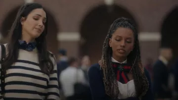 Broche Gucci Grosgrain usado por Monet de Haan (Savannah Lee Smith) como se ve en Gossip Girl (S01E05)