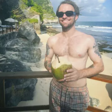 Shirt à carreaux  porté par Squeezie  sur le compte Instagram de @xsqueezie 